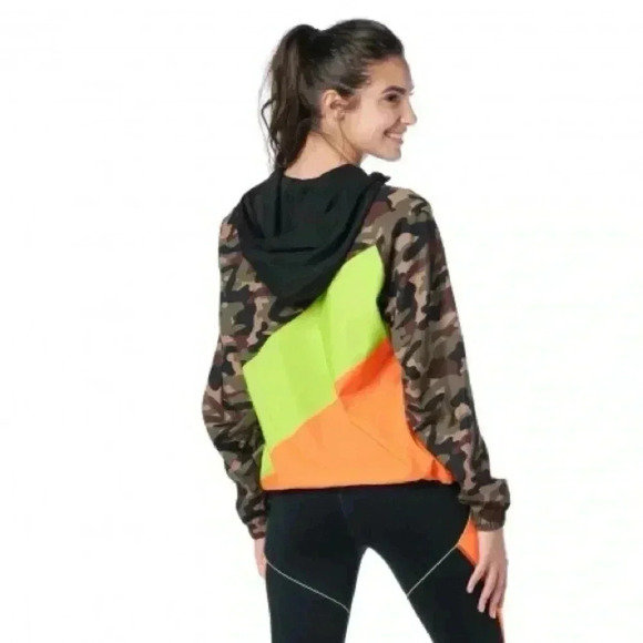 Zumba WEAR 1/4 Zip Pull Over Color Block Hoodie  Windbreaker - Picture 3 of 11